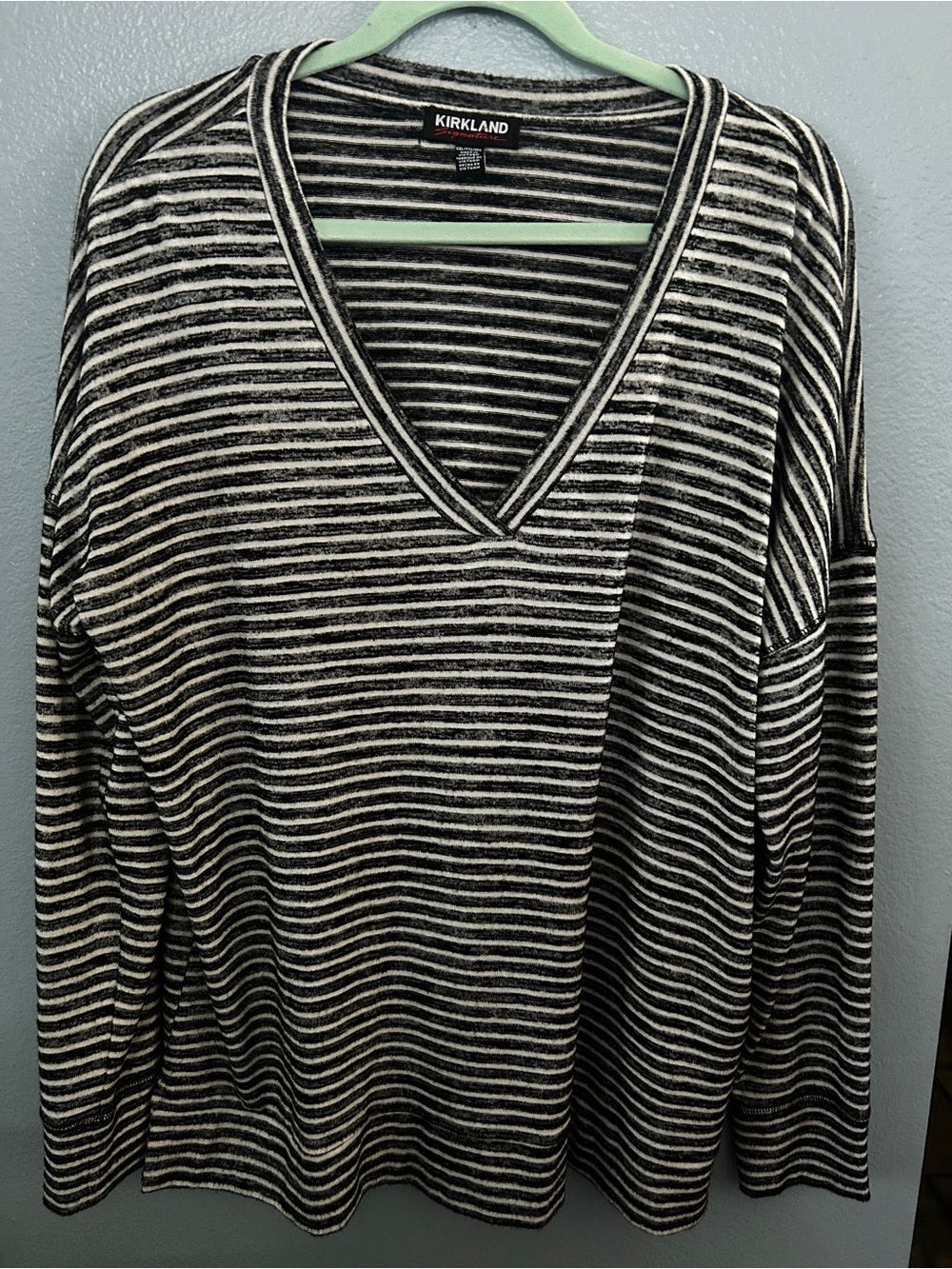 Kirkland Signature XXL Black & White Striped V-Neck Pullover Sweater for Women